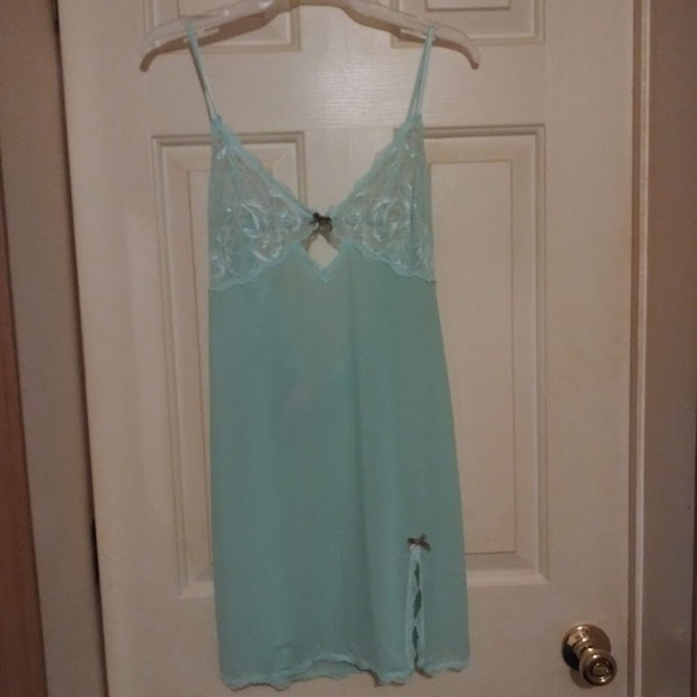 Vintage Victoria's Secret Light Blueish Green Chemise with Green Bows Size M 🌷 - Picture 3 of 7